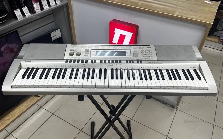 Синтезатор Casio WK-200 с подставкой