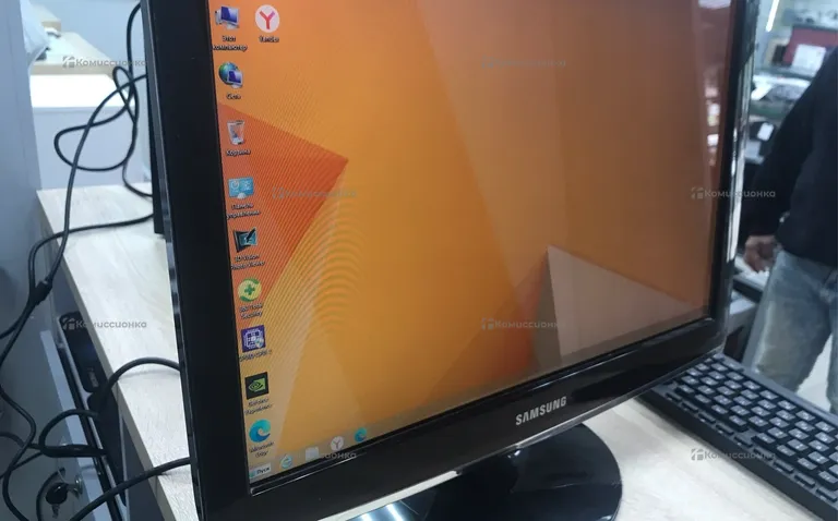 Монитор Samsung SyncMaster T200G