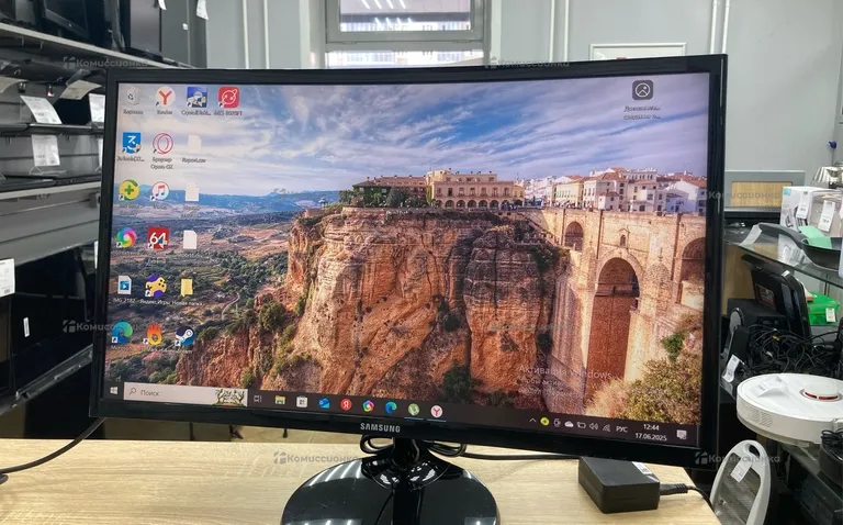 Монитор Samsung LC24F390FHI