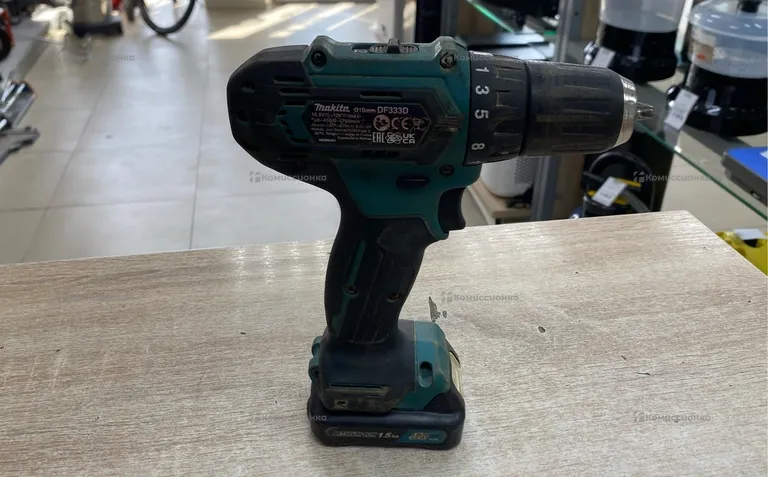 Дрель шуруповерт Makita DF333D