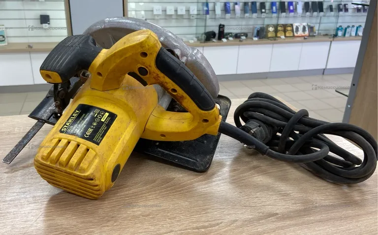 Торцовочная пила Stanley SC16