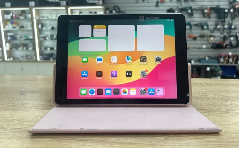 Apple iPad 6 поколения 32GB A1893