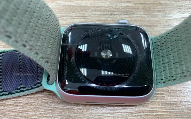 Часы  Apple Watch SE 44mm