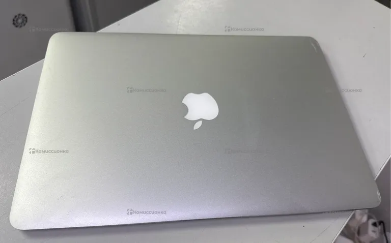 Ноутбук  Apple MacBook Air (1011)
