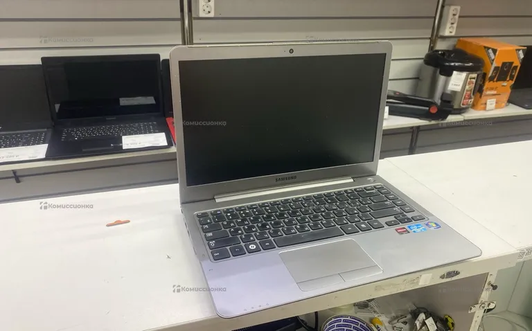Ноутбук Samsung NP530U4B i3-2367m