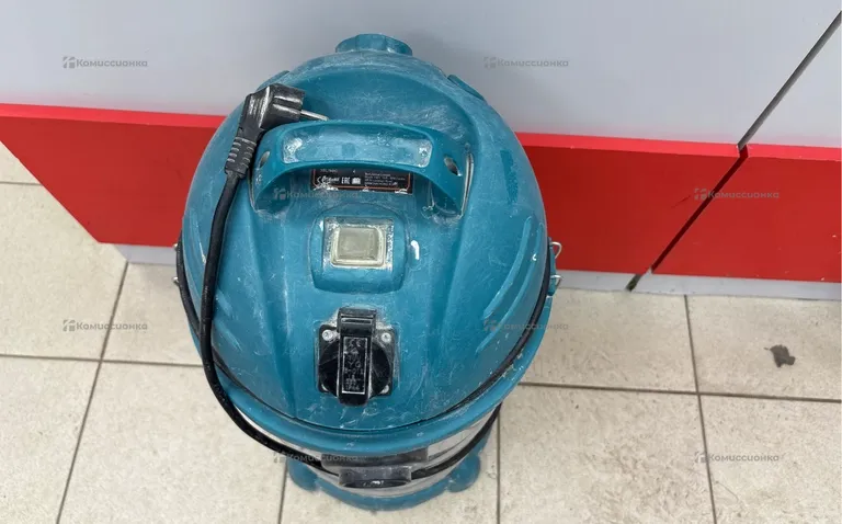 Пылесос строительный Bort BS-1530N-Pro