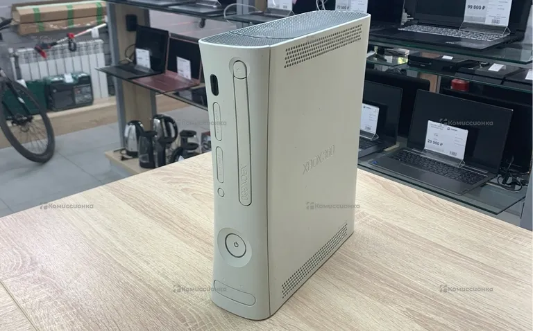 Приставка Xbox 360.