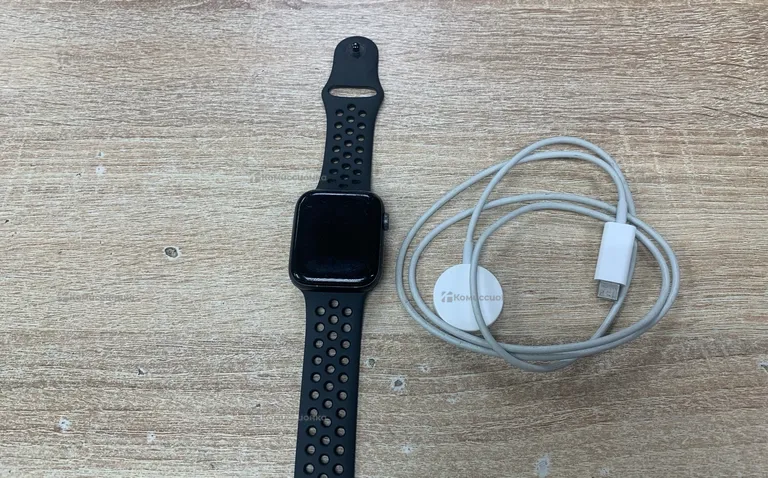 Умные часы Apple Watch SE 44mm