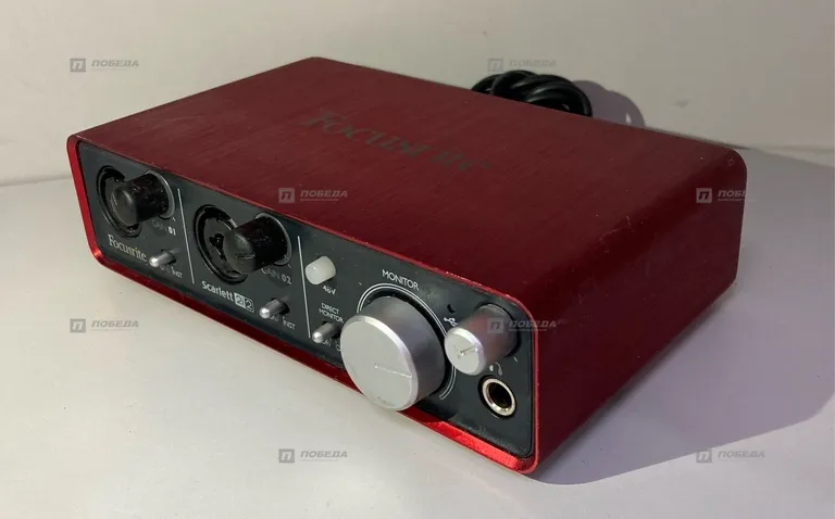 Звуковая карта Focusrite 2i2