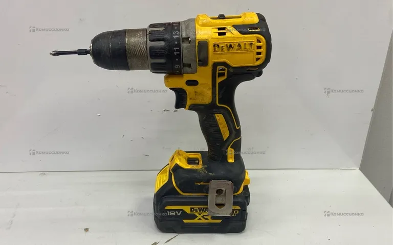 Дрель-шуруповерт DeWALT DCD796NT