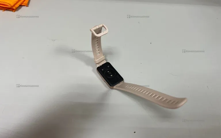 Часы  Huawei band 7