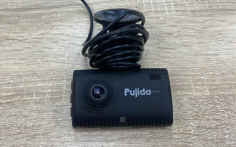 Видеорегистратор  FUJIDA KARMA SLIM (16gb microSD)