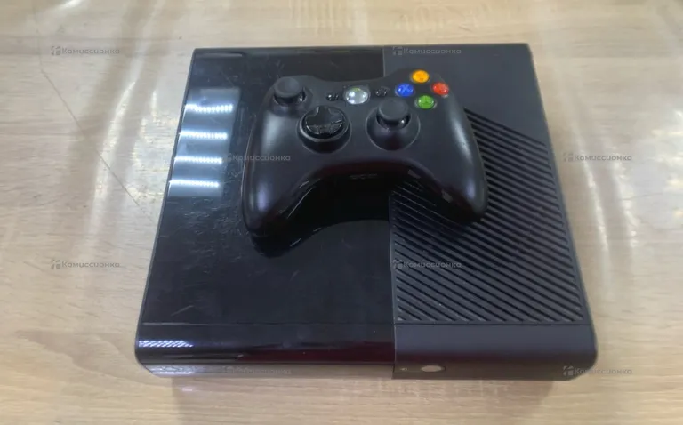 Приставка Xbox 360 E 500GB
