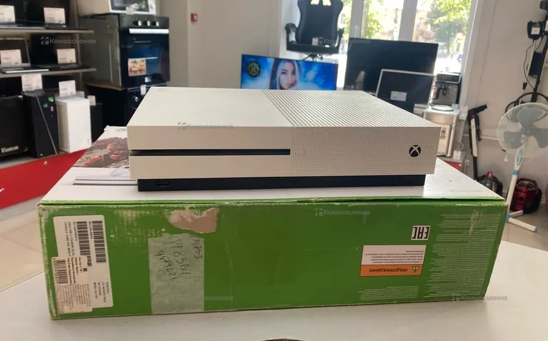 Приставка Xbox Xbox one s 1tb с дисководом