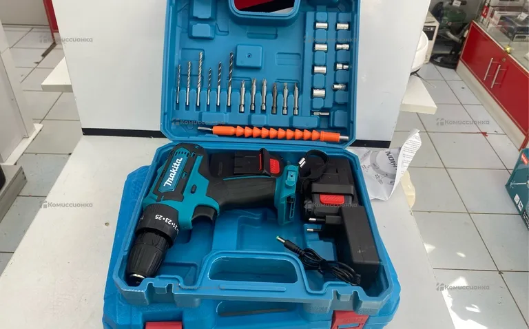 Шуруповерт Makita реплик