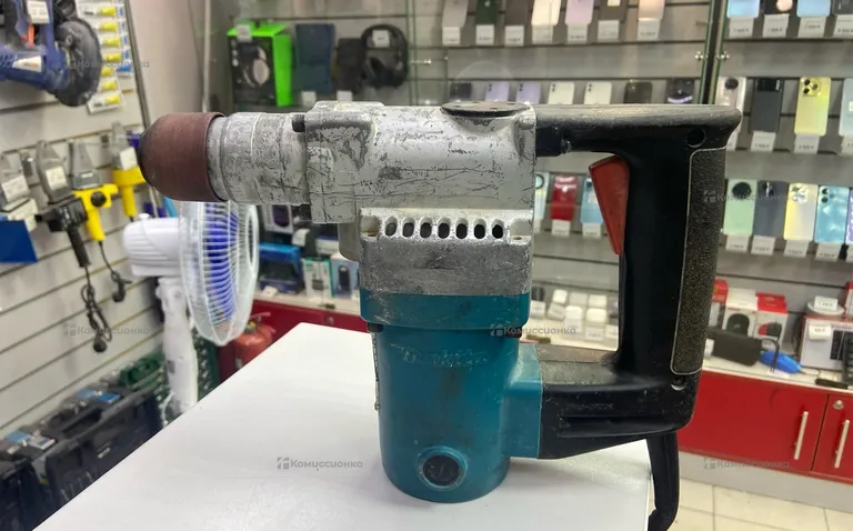 Перфоратор Makita HR 2010