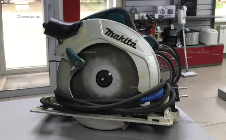 Пила циркулярная сетевая Makita HS7600