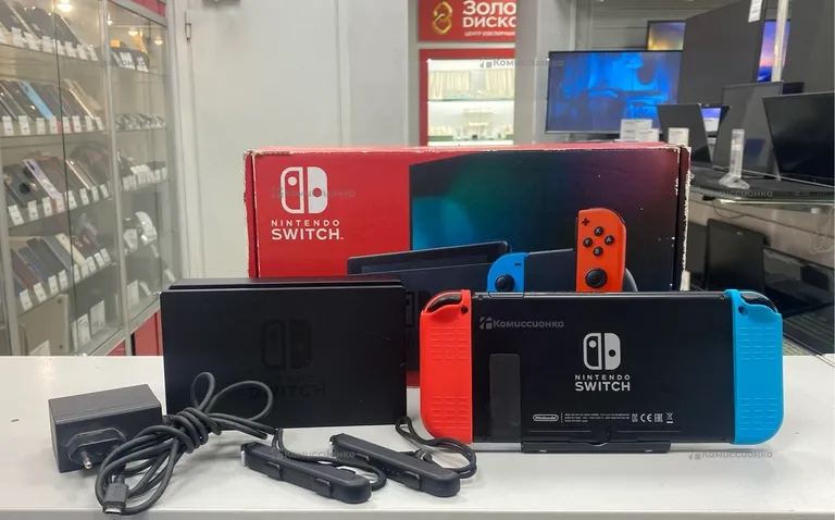 Приставка Nintendo switch.