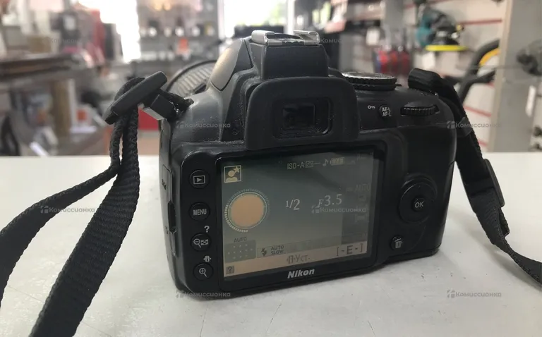 Фотоаппарат  Nikon D3000 с объктивом Sigma DC 18-2