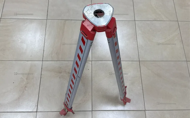 Тринога для нивелира Hilti