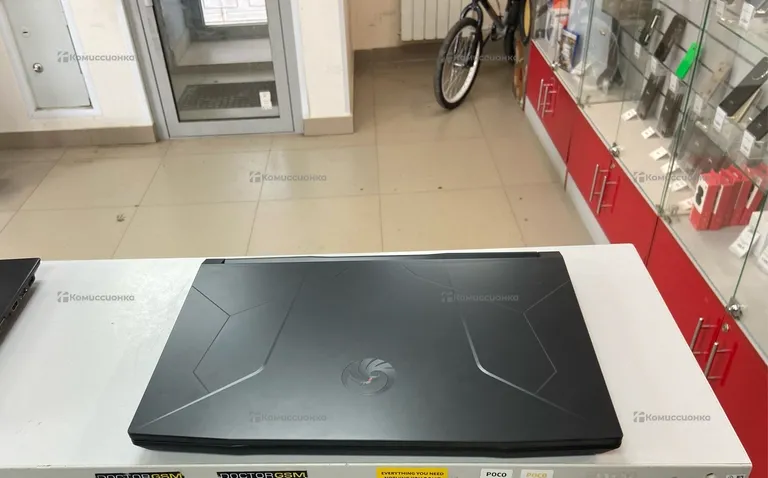 Ноутбук MSI Bravo 15