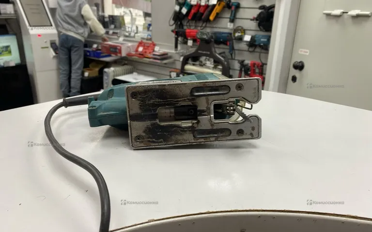 Электрический лобзик Makita 4329
