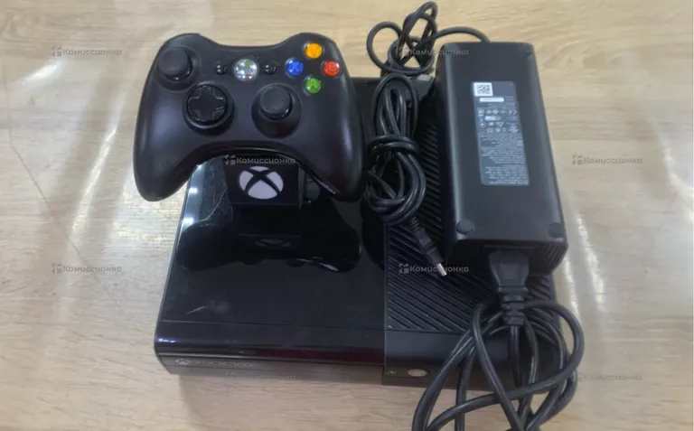 Приставка Xbox 360 E 500GB
