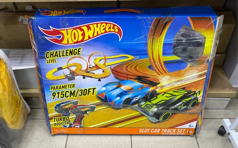 Hot wheels машинки + трасса