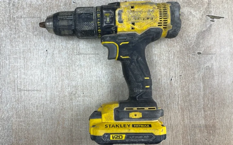 Ударная дрель-шуруповерт Stanley Fatmax SCD711C2K