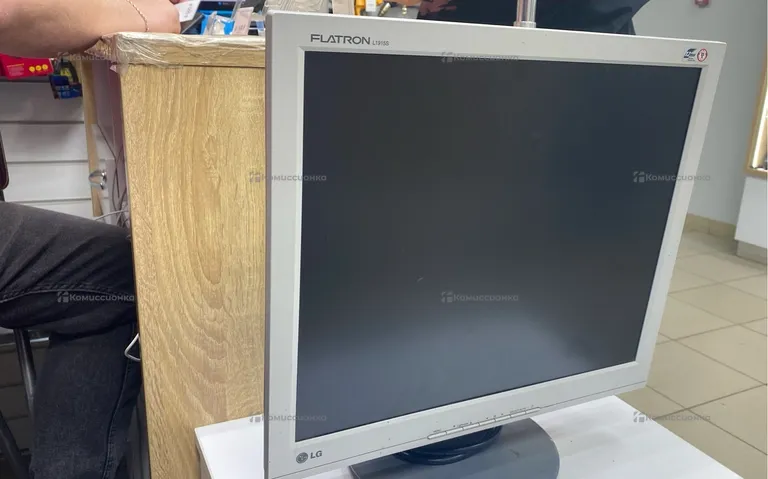 Монитор LG Flatron L1915S