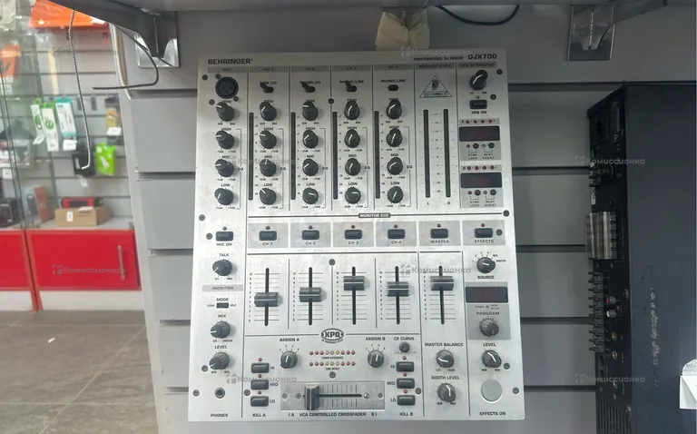 Микшерный пульт Behringer Pro Mixer DJX 700