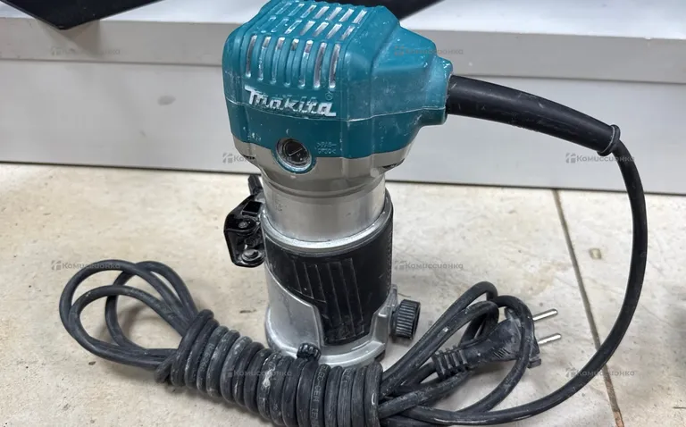 Фрезер makita RT0700C