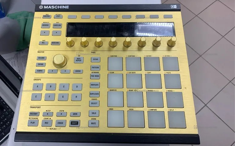 Maschine MK2 контроллер