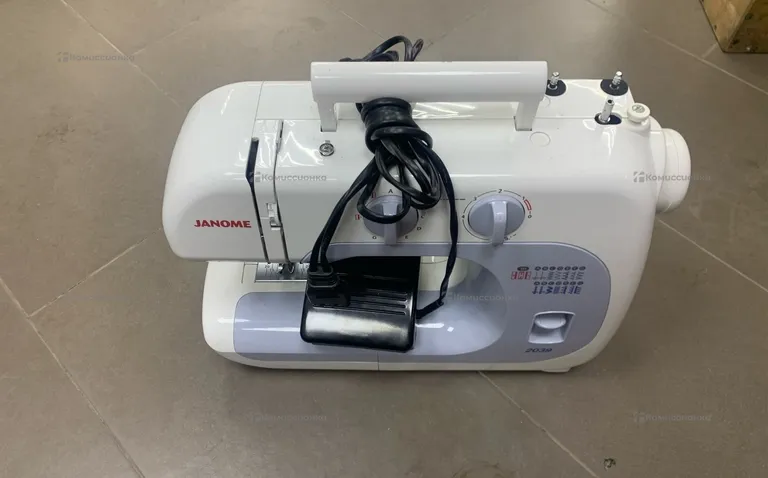 Швейная машина  Janome 2039