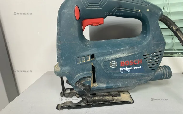 Электролобзик BOSCH GST 700