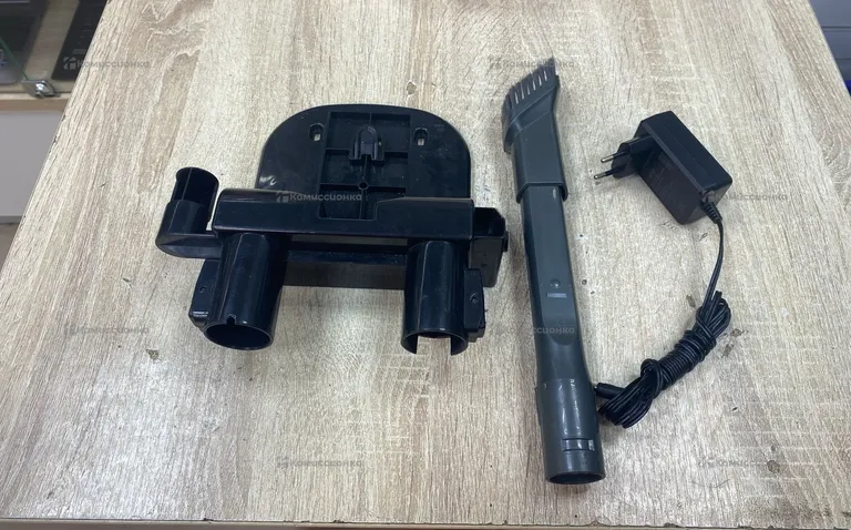Пылесос вертикальный RED SOLUTION RV-UR362