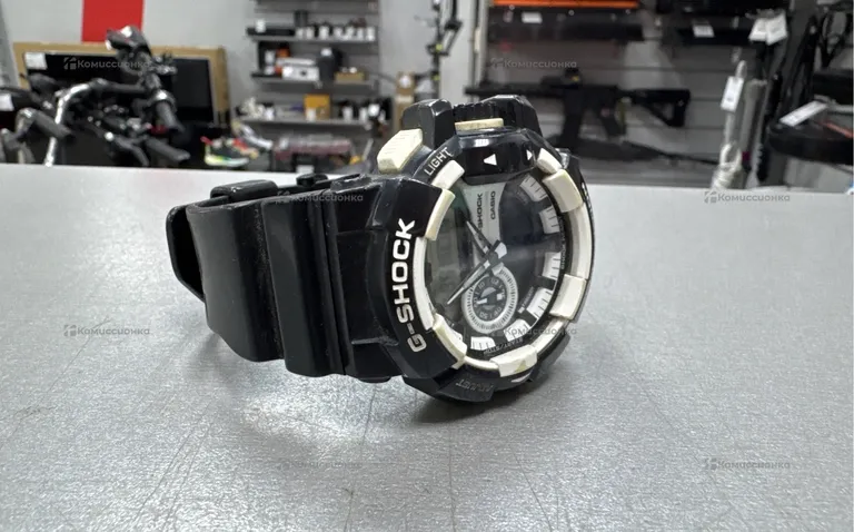 Часы  G Shock белые