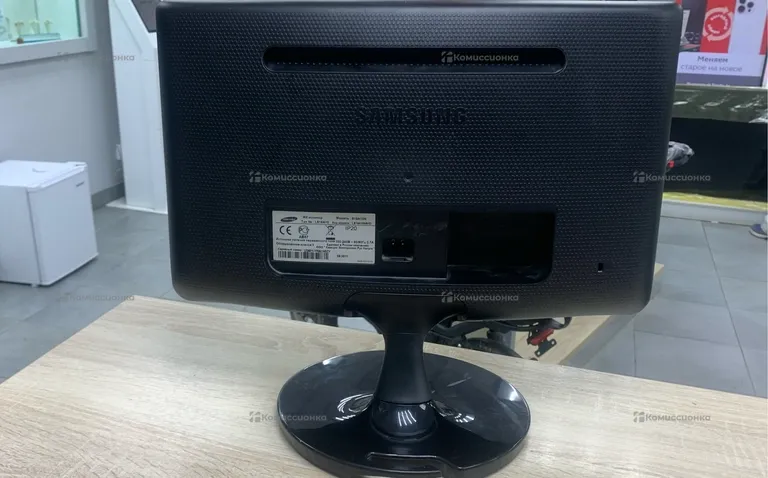Монитор Samsung ls19a10