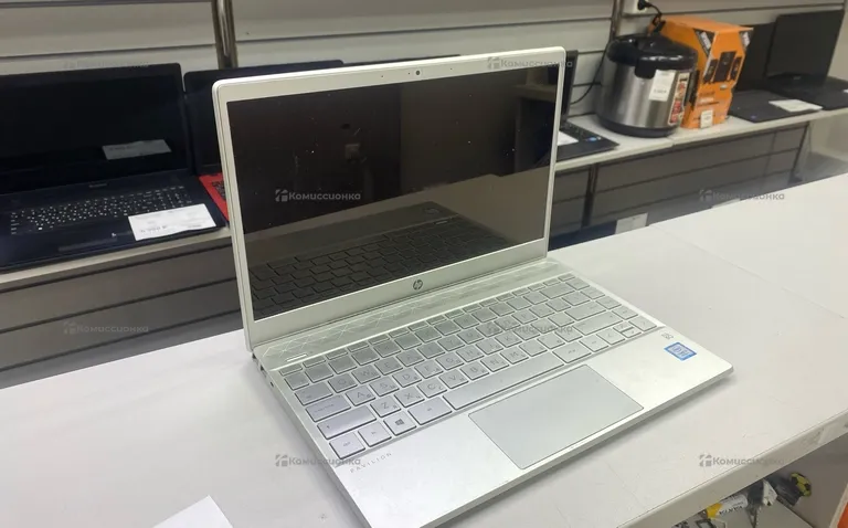 Ноутбук  HP Pavilion 13-an0087ur 7NF63EA