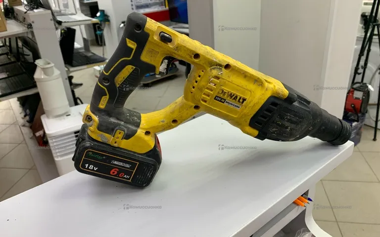 Перфоратор аккумуляторный DeWalt Dch133