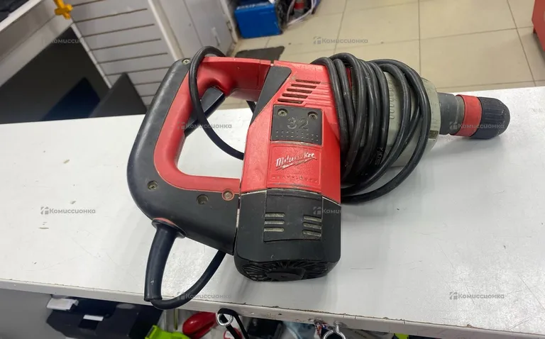 Перфоратор Milwaukee PLH 32 XE