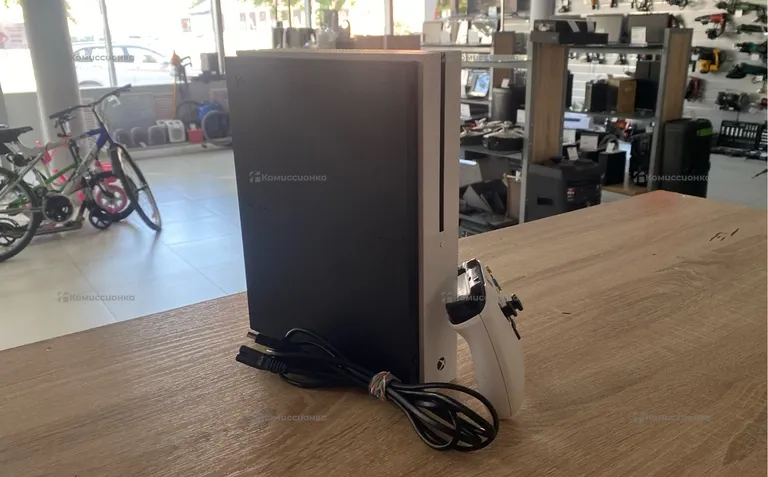 Приставка Xbox One S 512 ГБ с дисководом