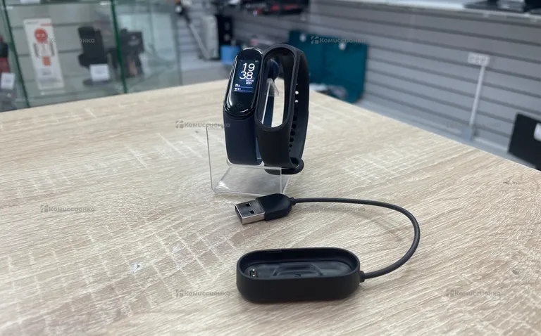 Часы  mi band 4