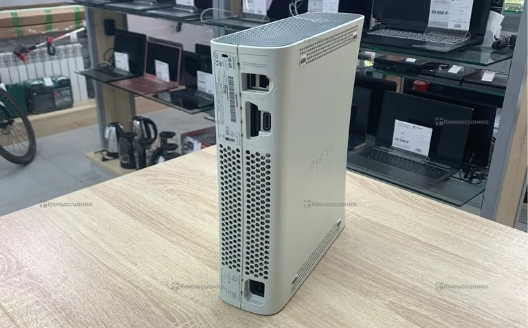 Приставка Xbox 360.