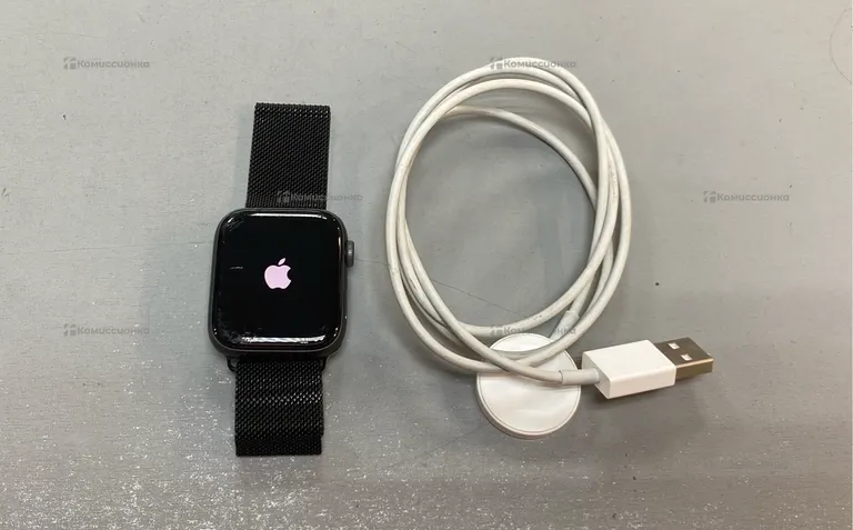 Часы  Apple Watch SE 44mm