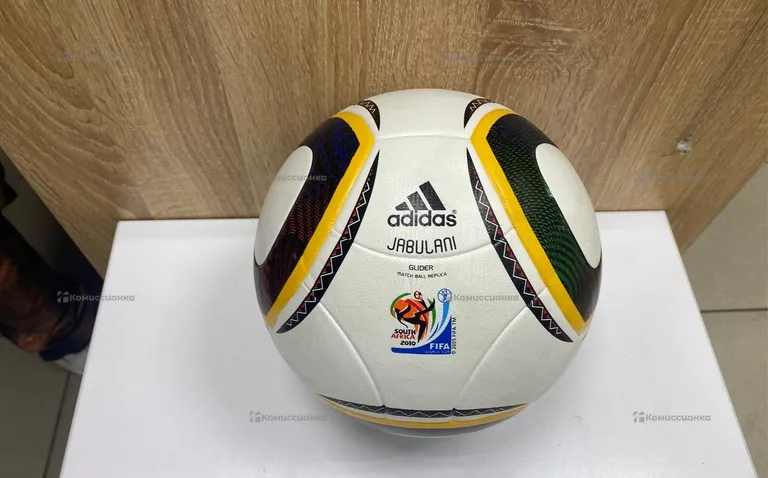 Футбольный мяч adidas jabulani