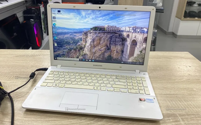 Ноутбук  Samsung i3-3120M