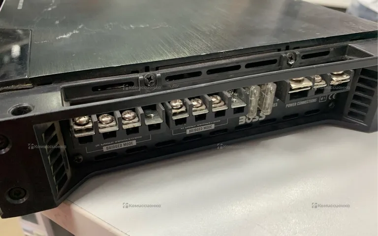 Усилитель  Boss 1600 ph4.400