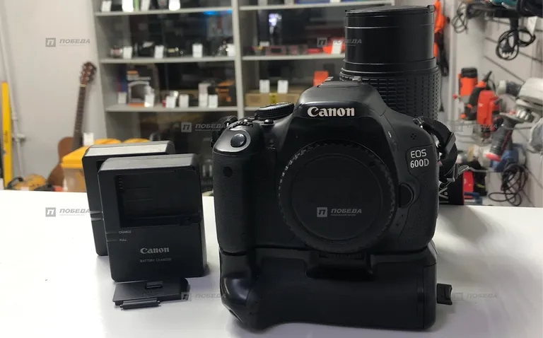 Фотоаппарат CANON EOS600D объективы 2/58 , гранит