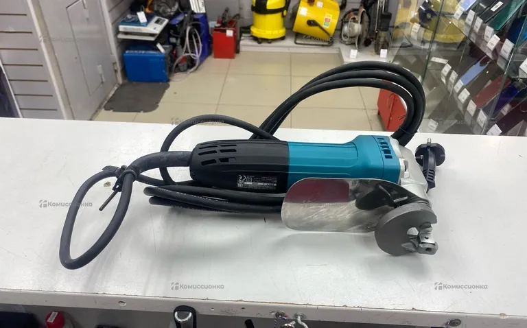 Листовые ножницы по металлу MAKITA JS1602